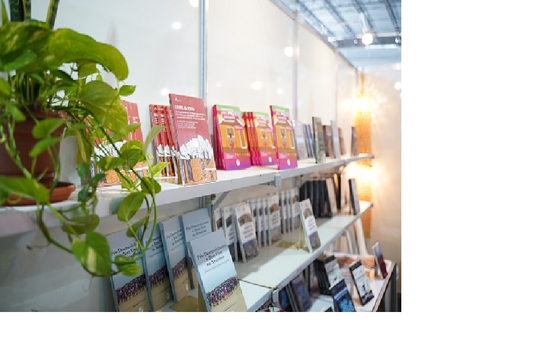 Programação:

30 /11 – Quinta-feira
- 15h00 às 16h30 - Caídos da terra: uma experiência de ensino em saúde na comunidadequilombola pérola do maicá, Santarém-PA, Amazônia, Brasil, de Elaine Cristiny EvangelistadosReis;Teógenes Luiz Silva da Costa; Bárbara Almeida da Cunha; Marina Smidt Celere Meschede;

https://www.ufopa.edu.br/ufopa/comunica/noticias/ufopa-fara-lancamento-de-livros-com-sessao-de-autografos-na-festa-literaria-de-santarem/